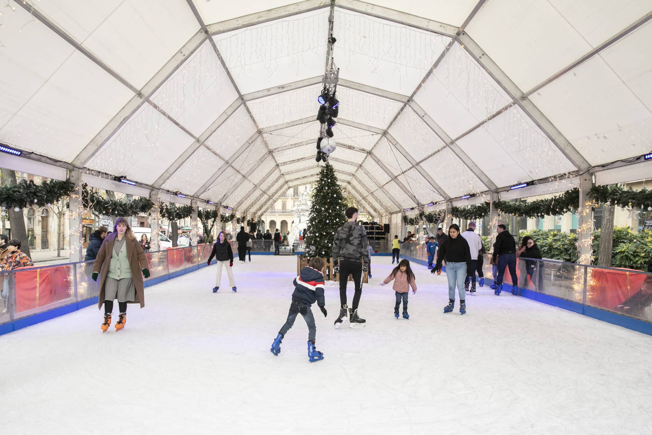 PISTA DE PATINAJE SOBRE HIELO NAVIDAD
