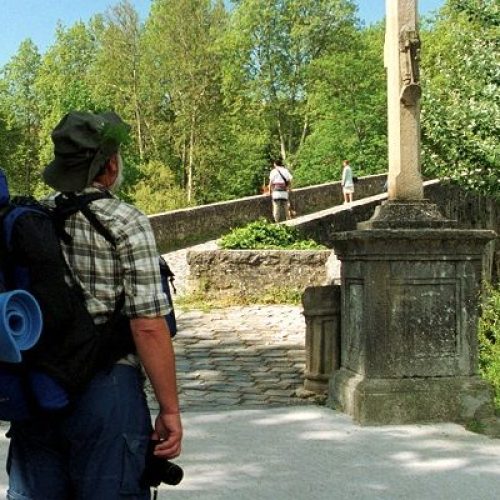 *A: MONTXO A.G.
*F: 00-05-2001
*P: 
*L: PAMPLONA
*T: PUENTE DE LA MAGDALENA